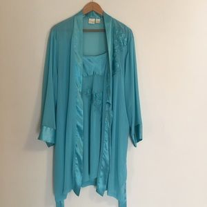 Vintage Two piece embroidered sleep set